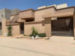 190 m2 5 Bedrooms Townhouse for Sale in Tripoli Al-Kremiah