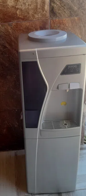 سلام عليكم ثلاجه للبيع ب 250 غير قابل للنقاش