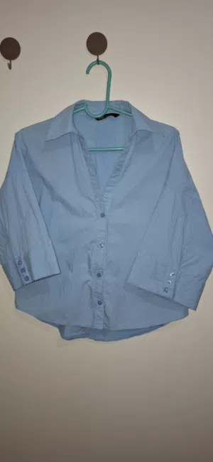 Chemise femme bleu ciel élégante – très bon état