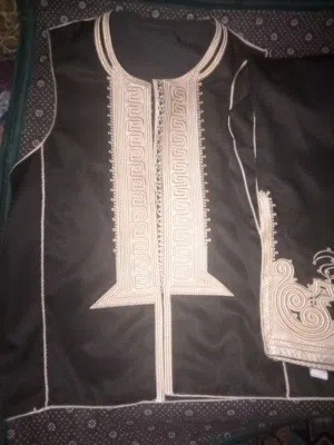 زبون نص يد يلبس 14/15 سنه .
