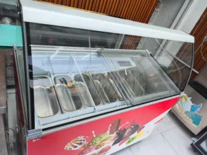 فريزر ايسكريم جديدة مستعمله شهر للبيع في العامرات