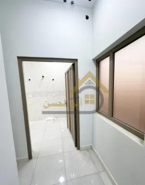 شقة حديثة طابق اول للايجار في منطقة بريهة