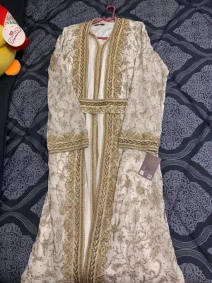 قفطان انيق جدا ..جديد ..اللون أبيض وذهبي