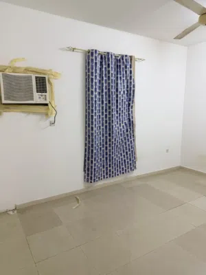 غرف مفروشة  وغير مفروشة في الخوير جنب الجامعة التقنية