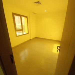 شقة للايجار بحولي غرفه وصاله عائلات وافدين