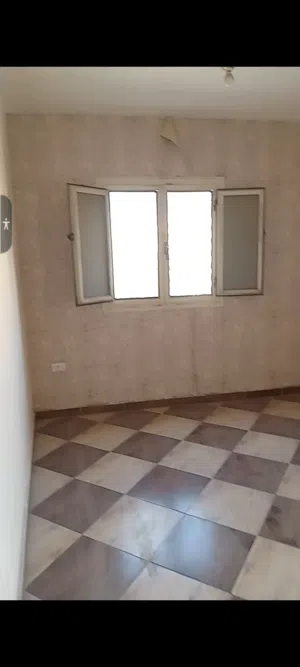 شقه للبيع موقغ مميز غير مجروحه كاملة العدادات الدور العاشر وليس الاخير
