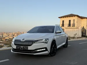 سكودا سوبير ب بلج ان هايبرد