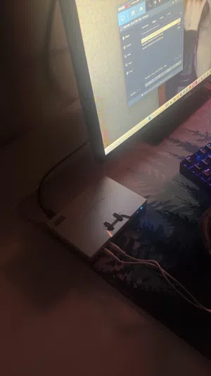 كرت فضي ماليزي اصلي الكرت ما كمل معي سبوع و يعتبر جديد لنه ما في ولا خدشه مع تعريفه الاصلي الازرق+