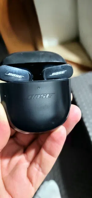 سماعات أذن ( بوز ) شركه غنيه عن التعريف  بسعر حررق Bose QuietComfort Ultra الجيل الثاني