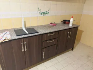 مطبخ كبير مستعمل كالجديد جاهز للنقل