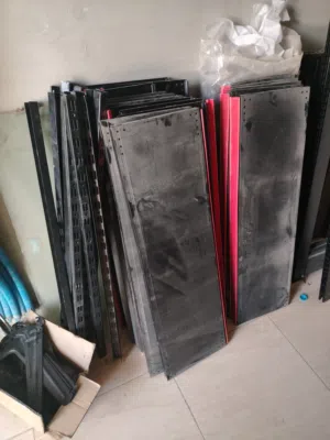 رفوف محل تجاري