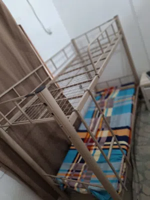 للبيع سرير دورين حديد قوي وبحالة ممتازة