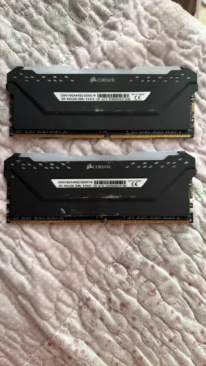 16 (8x2) Corsair vengeance pro rgb