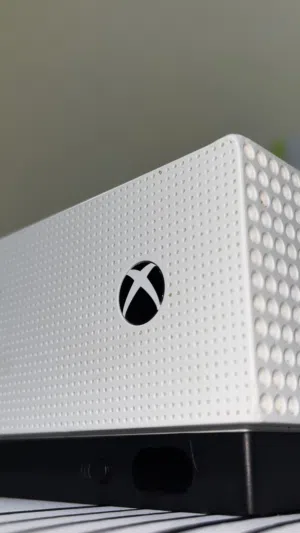 XBOX One S اكسبوكس ون اس شغال واموره طيبه ، جهاز واحد الجير فيه يعلق (((لا يوجد توصيل)))