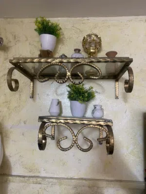 رفوف حديد وقزاز للبيع