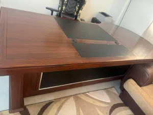 طاولة مكتب بحالة جيدة