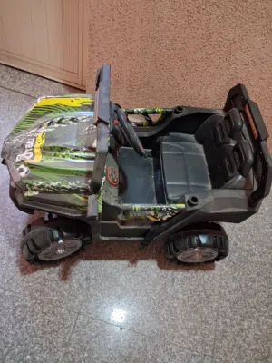 سياره اطفال حاله ممتازه محتاجه شاحن فقط السعر 13دينار