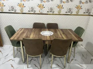 طاولة طعام