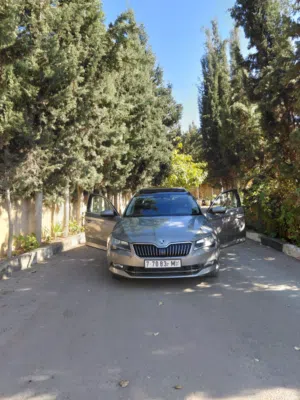 سكودا سوبيرب  4/4  280 حصان ايد اولا تأمين وترخيص شامل لعام كامل لادار حساسات 360 درجه لادار امامي