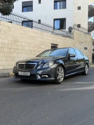مرسيدس بنز E200 موديل 2011 وارد الشركة ( توفيق غرغور ) مالك اول اعلى صنف فحص كامل