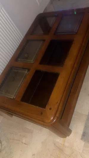 طاولة من الخشب الصلب بتصميم كلاسيكي