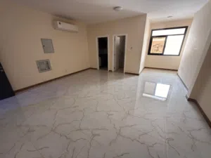 استوديو ثاني ساكن  طابق أرضي Spacious Stud  مطبخ منفصل  مساحة كبيرة جدًا  بناية جديدة  تكييف اسبليت