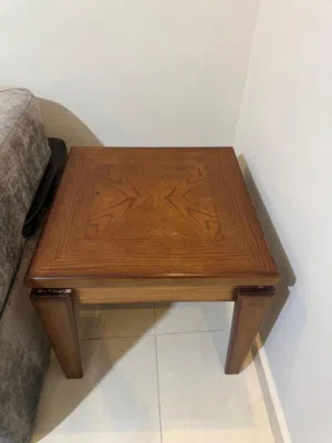 طاولات للبيع..حجم كبير