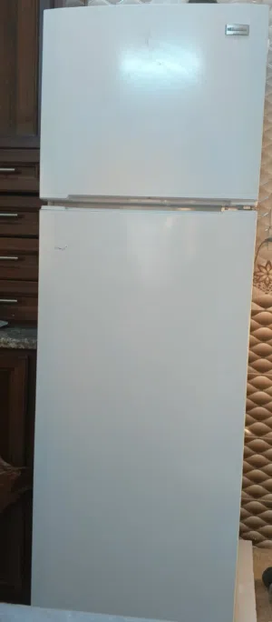 ثلاجة للبيع