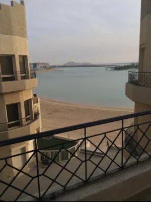 شاليه في الخيران مع أطلاله بحريه وجلسه علي الخور 6 غرف من غير مسبح متوفر الويك اند