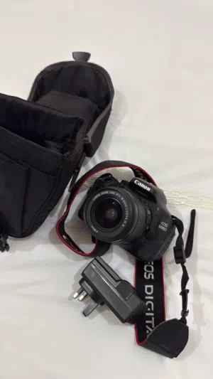 كاميرا Canon EOS 600D DSLR مع عدسة 18-55 + شاحن + شنطة