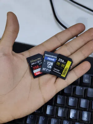 بطاقات sd مستعملة للبيع نوع لكسر و ساندسك و دلكن البيع مستعجل جداً اول تم و التفاصيل بالوصف