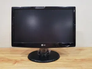 للبيع شاشة الجي حجم 18 ونص المواصفات بلوصف