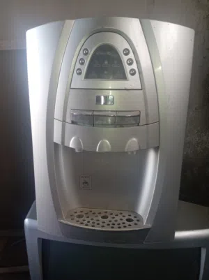 كولر ماء حامي بارد السعر قابل للتفاوض