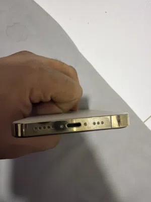 هاتف ايفون للبيع بحاله جيده