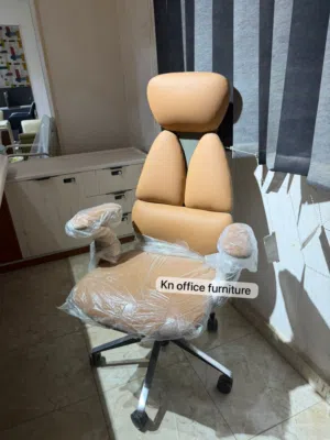 كرسى مدير متحرك جلد مستورد عالى الجوده من شركة kn office furniture