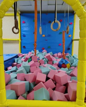 مكعبات اسفنجية و مواسير فوم تغليف لحديد مناطق الالعاب متوفر خدمة التوصيل لجميع المحافظات خلال