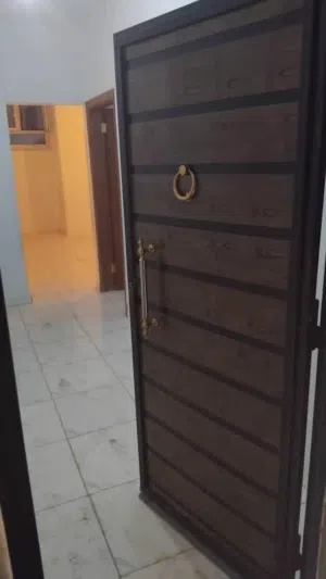شقه للبيع مستعجل لغرض العلاج حى السلام ب155 الف