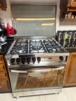 غاز و فرن إيطالي فاخر LOFRA 5 عيون بحالة ممتازة