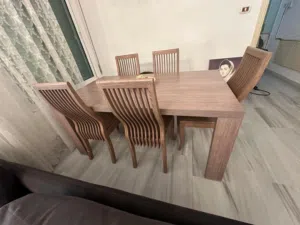 طاولة سفرة بحالة ممتاز بسعر لقطة