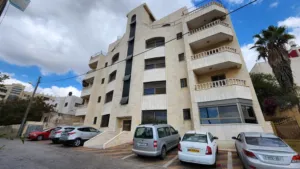 شقه-روف-للبيع-في-منطقه-هادئه-مطله-في-بيتونيا-قرب-مدارس-نور-الهدى-من-المالك-مباشرة-وبدون-عموله