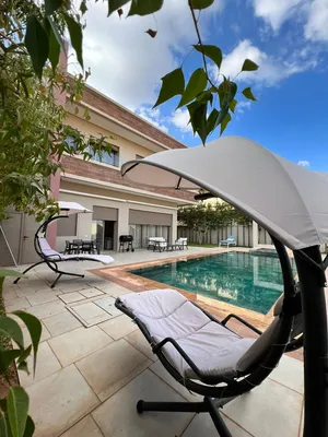 5 Bedrooms . Furnished . Daily0