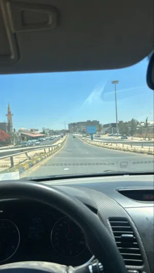 تجاري على رئيسي ابونواس واجهتين موقع ممتاز