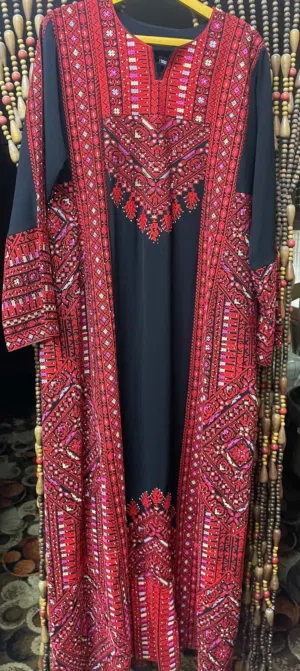 ثوب مستعمل لبسه وحده فقط