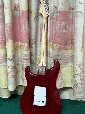 Fender stratocaster electric guitar+ behringer v tone gm108 amplifier