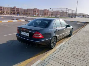 مرسيدس بنز C200 موديل 2004