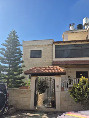 3 Bedrooms . 4 Bathrooms . 260 m23