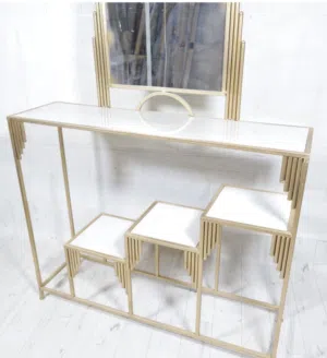 طاولة استقبال مع مراءة