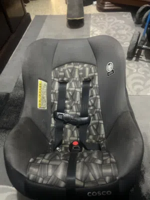 كارسيت (كوت) اطفال cosco مستعمل اشي بسيط قابل للتفاوض (اقرأ الوصف)