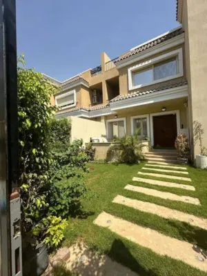 فيلا مميزة بجوار مدينتي للبيع بالتقسيط علي 12سنة في كمبوند سراي Sarai New Cairo
