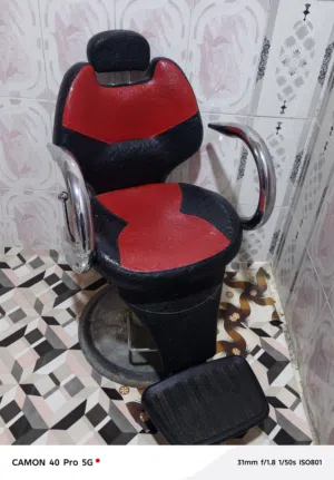 كرسي حلاقه بحاله جيده للبيع